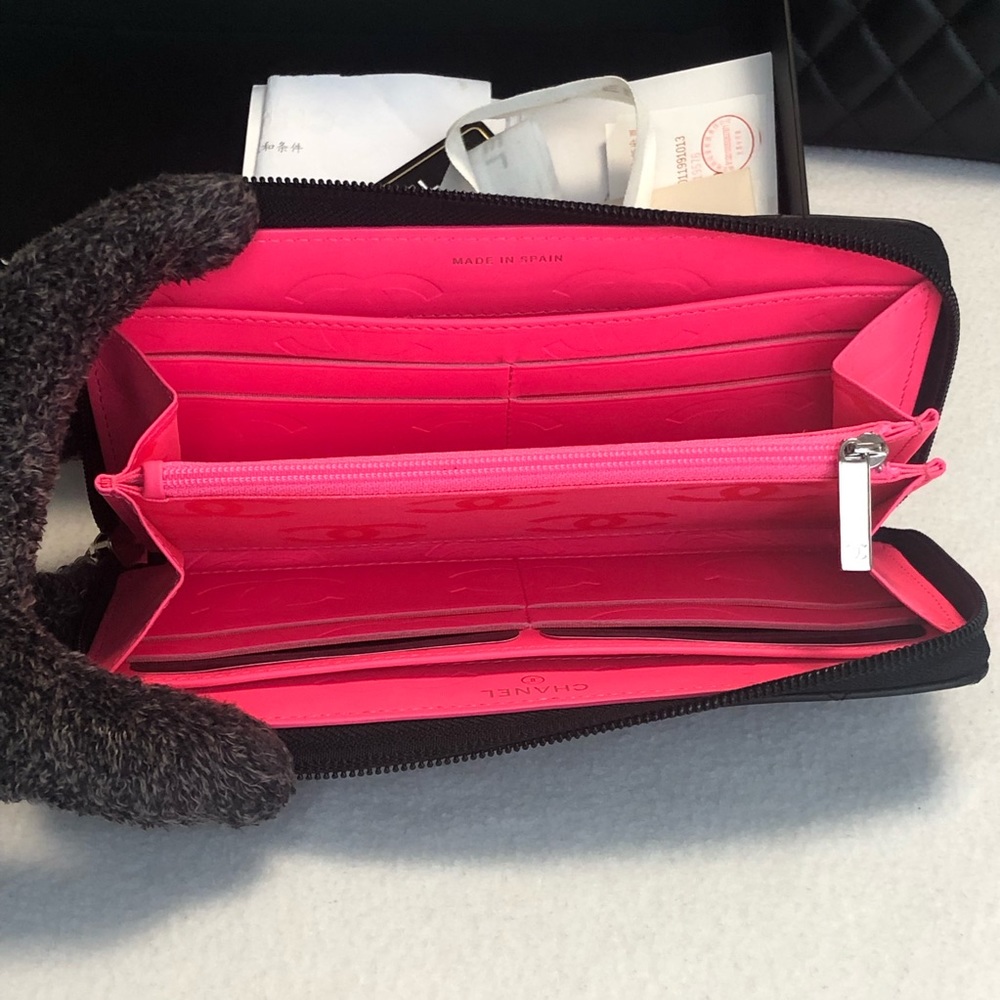 ❌SOLD❌ CHANEL CAMBON ZIPPY CHAIN WALLET - Picture 12 of 16